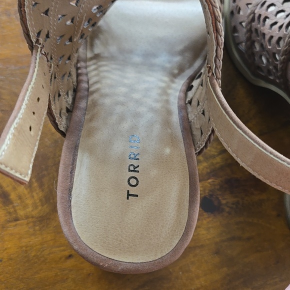 NWOT Torrid Tan Cutout Block Heel Sandals Size 7.5 Wide - Picture 8 of 11
